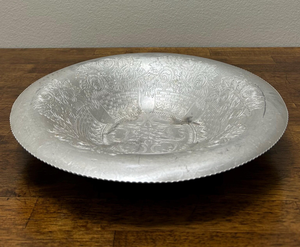 Plateau de service rond en aluminium gaufré style vintage, motif panier de fleurs, plat décoratif en métal pour la décoration intérieure (vente en gros) - Product Image 2