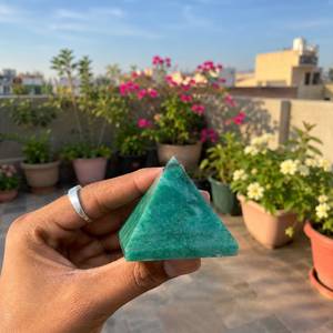 Figurine en pierre précieuse naturelle verte en forme de pyramide, pierre polie, ornement pour la méditation, le Reiki, le Feng Shui, la décoration de la maison - Product Image 2