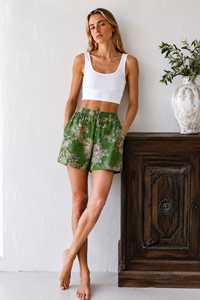 Shorts pour femmes en tissu de laine respirant, à taille élastique, couleur unie verte, coupe décontractée, écologiques, séchage rapide - Product Image 3
