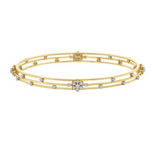 Brazalete de Oro Amarillo con Diamante Cultivado en Laboratorio, Diseño Floral en el Centro y Triple Línea - Product Image 1
