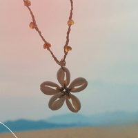 Perhiasan Gaya Bohemian Retro OEM/ODM Diterima, Kalung Vietnam dengan Tali Manik-manik untuk Kegunaan Sehari-hari, Dilengkapi Liontin Bunga dan Kerang Alami