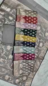 Costume en soie pure Banarasi 3 pièces - Product Image 3