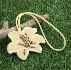 Porte-clés vintage faits à la main, couleur jaune fleur, avec strass, lettres de l'alphabet multicolores, breloques de poignet scintillantes - Product Image 1