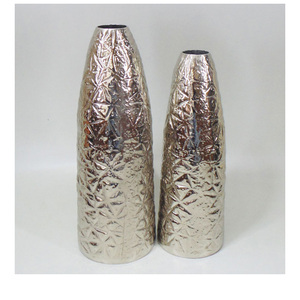 Elegante Florero de Aluminio Hecho a Mano, Estilo Art Deco, Ecológico, con Textura Única para Decoración de Hogar de Lujo y Celebraciones de Diwali - Product Image 5