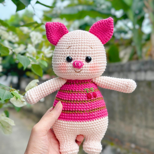 Poupée cochon en crochet faite à la main, jouet en peluche Amigurumi, cochon rose mignon, poupée tricotée, accessoires de mariage Animal Crossing, vente en gros OEM - Product Image 1