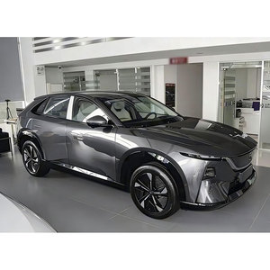SUV électrique moderne blanc avec toit noir et jantes en alliage Ma-z-d-a E-Z-60 2026, berline électrique de luxe - Product Image 2