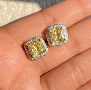 Boucles d'oreilles halo en or 14 carats avec diamants jaunes de laboratoire fantaisie taille coussin, 4,30 carats au total - Product Image 3