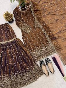 Traje Sharara de Seda Morada Bordado con Dupatta |   Ética |   vestido |   boda |   fiesta |   cómodo |   pesado - Product Image 6