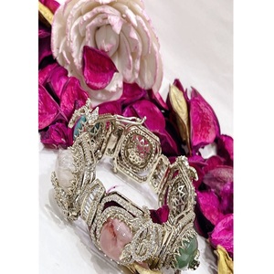 Pulsera de Diseño con Moissanita y Acabado Dorado de Primera Calidad para Mujer, Ideal para Bodas y Fiestas - Product Image 2