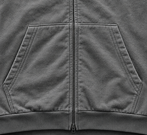 Sweat-shirt à capuche gris délavé personnalisé avec double capuche et poche kangourou avant, style streetwear, pour homme, fabriqué par un fabricant de sweats. - Product Image 5