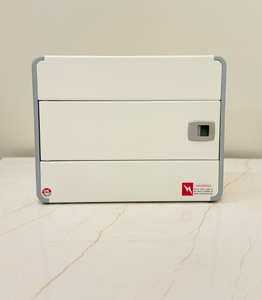 Boîte de distribution électrique robuste à 10 voies, double porte, 415V 32A, avec verrouillage par bouton-poussoir, pour usage domestique ou industriel - Product Image 1