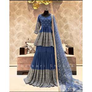 Ensemble de soirée Designer Kediya-Sarara XL en tissu mousseline avec hauts à manches trois-quarts et dupatta fantaisie - Product Image 1