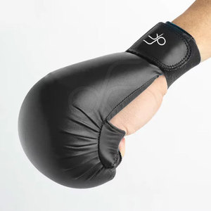 Gants de karaté légers et respirants avec sangle de poignet réglable pour l'entraînement, le sparring et la remise en forme - Product Image 2