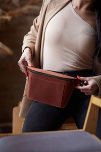 Bolso de cintura de cuero de moda, estilo de fabricación de primera calidad, impermeable, para viajes al aire libre, cinturón de cadera para uso diario. - Product Image 2