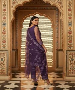 Conjunto de dos piezas de algodón con bordado de red elegante y diseño indio moderno, con dupatta, para uso festivo, precio al por mayor, prenda étnica, morado - Product Image 4