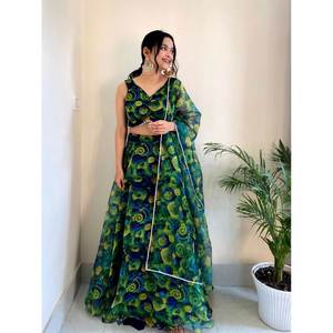 Magnifique Lehenga Choli coupe trapèze à imprimé floral, idéal pour les fêtes, taille naturelle, en tissu mousseline. - Product Image 2