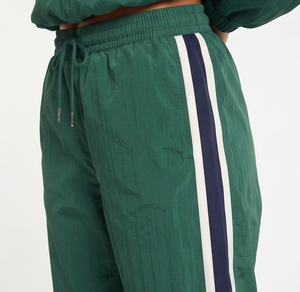 Ensemble de survêtement sportif coupe ample avec fermeture éclair sur le côté, coupe-vent, 100 % polyester et nylon respirant, pantalon et veste, fabrication OEM personnalisée - Product Image 5