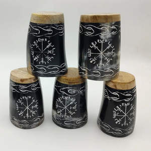 Vaso para beber de cuerno de buey negro natural con diseño grabado en blanco de la India - Product Image 6