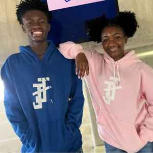 เสื้อฮู้ดแจ็คแอนด์จิลสีน้ำเงินพร้อมโลโก้สีขาว เสื้อฮู้ดสวมใส่สบายและมีสไตล์สำหรับทุกเพศ เสื้อสเวตเชิ้ตสำหรับใส่ลำลองในชีวิตประจำวัน - Product Image 6