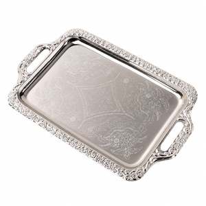 Plateau décoratif rectangulaire couleur argent avec motif floral gravé, design traditionnel, poignée pour usage de mariage - Product Image 5