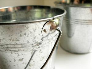 Cubo de Hierro Resistente para Jardinería, Limpieza y Almacenamiento - Product Image 2