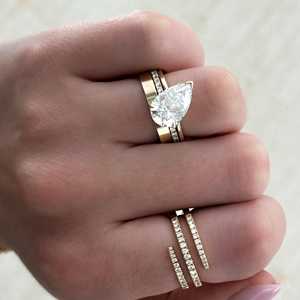 Bague de fiançailles en diamant de laboratoire poire 4 carats, solitaire flottant à 3 griffes, minimaliste, en forme de goutte d'eau, avec bande de 1,25 mm, en or massif 14K 18K - Product Image 4