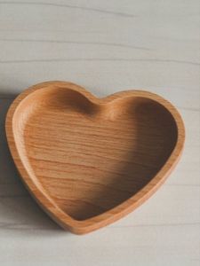 Cuenco de Madera en Forma de Corazón para Servir, Cuenco de Madera Natural para Aperitivos y Frutas, Cuenco de Madera Hecho a Mano de Primera Calidad en Forma de Corazón - Product Image 3