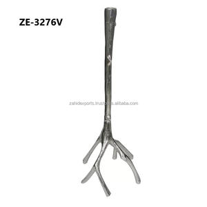 Candelabro de Metal Artístico Hecho a Mano, Diseño Rústico Vintage Navideño para un Estilo Interior Atemporal, Temas de Decoración Premium - Product Image 1