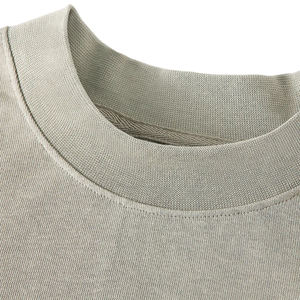 Camiseta Casual de Algodón Grueso para Hombre con Logotipo OEM, Cuello Redondo o Cuello Alto Simulado, Estilo Urbano con Diseño Liso Otoñal - Product Image 3