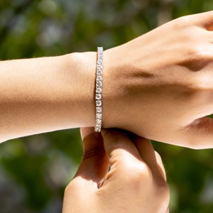 Bracelet tennis luxueux en argent sterling avec pierres rondes brillantes, bijoux élégants pour femmes, cadeau idéal pour toutes les occasions. - Product Image 4