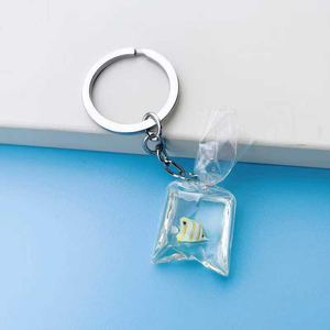 Porte-clés en résine en forme de poisson rouge, breloques pour sacs à eau, pendentifs en résine en forme de poisson - Product Image 5