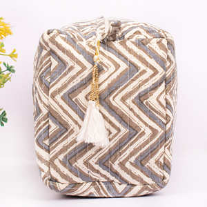 Bolsa de Maquillaje Acolchada de Gran Capacidad, Hecha a Mano, Ecológica, con Cierre de Cremallera, Estilo Moderno, para Viaje - Product Image 4