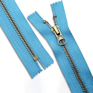 Cremallera metálica de extremo cerrado n.º 5, dientes en Y plateados, longitud personalizada para bolsos y ropa - Product Image 1