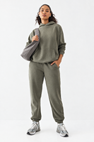 Ensemble jogging et sweat à capuche oversize gris olive pour femme – Tenue décontractée deux pièces streetwear et loungewear