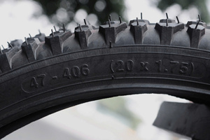 Neumático Plegable KUMA KB107 de Caucho Natural Resistente con Patrón de Bloques para Bicicletas de Ciudad, Montaña y Plegables - ¡VENTA CALIENTE! - Product Image 3