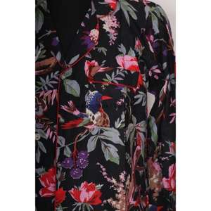 Peignoir d'hiver léger et thermique fait main en Inde, kimono en coton floral bohème avec imprimé oiseaux, tissu tissé - Product Image 3