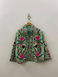 Veste en velours bohème Suzani brodée à la main, manteau ethnique vintage, vêtement de mode tendance, vêtement de mariage de haute qualité - Product Image 1