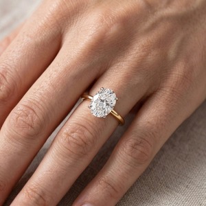 Anillo de Compromiso Solitario Ovalado de Oro Amarillo de 14K con Diamante Cultivado en Laboratorio de 2.25 CT, Clásico con Cuatro Puntas, Lujoso para Mujer - Product Image 5