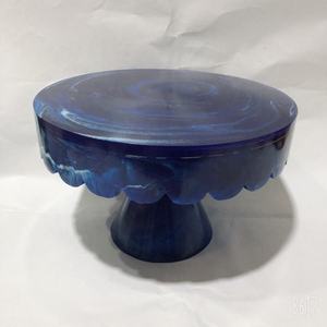 Support à gâteau élégant en résine pour anniversaire - Product Image 2