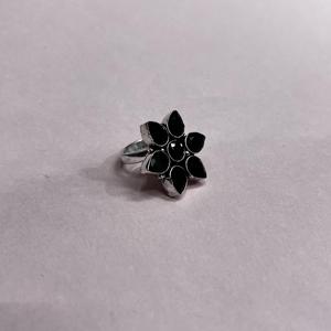 Anillos Clásicos de Piedras Preciosas con Forma de Flor y Racimo de Ónix Negro, Chapados en Plata 925 sobre Latón, Unisex, Regalo Glamuroso para Fiestas y Aniversarios - Product Image 4
