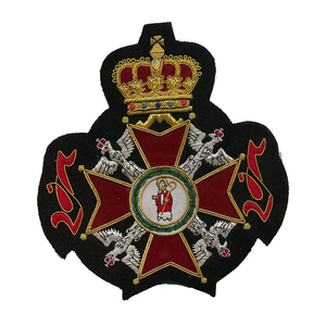 Patch brodé à la main de luxe personnalisé, emblème épée en fils d'or et perles, applique en tissu PU pour blazers, vestes et vêtements OEM ODM - Product Image 3