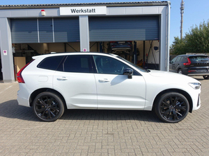 VOLVO XC60 Hybride Essence 398 CV 4 Cylindres Euro6d 4x2 2 Essieux Transmission Automatique Conduite à Gauche Modèle 2025 d'Occasion - Product Image 4