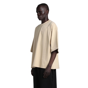 Camiseta Oversize Beige para Hombre con Cuello Simulado, Hombros Caídos, Manga Media, Algodón, Estilo Urbano, Venta al por Mayor - Product Image 3