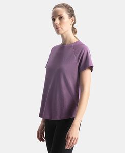 เสื้อยืดผ้าไมโครไฟเบอร์สำหรับผู้หญิง ทรงหลวม สวมใส่สบาย พร้อมเทคโนโลยีช่วยรักษาความสดชื่น - Product Image 5