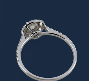 Anillo de Compromiso con Diamante Cultivado en Laboratorio, Corte Clásico Halo Pavé, Certificado IGI, 1.05ct, Redondo, VVS2, Color F, Oro Blanco con Baño de Rodio, Venta al Por Mayor - Product Image 3