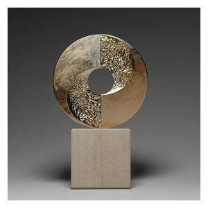 Statue d'art en aluminium de luxe – Sculpture décorative moderne pour villas et appartements - Product Image 1