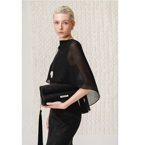 Chemisiers pour femmes à faible MOQ, sans manches, OBSIDIAN FLOW CAPE, élégants, été-printemps, en triacétate coréen premium, ODM, chemisiers soyeux pour femmes - Product Image 2