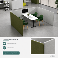 Table de négociation de bureau modulaire moderne en MDF semi-fermée, gris-vert, avec panneaux d'intimité, 4 places, pour réunions d'équipe collaboratives