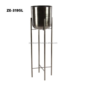 Mesa Consola de Metal de Lujo con Recubrimiento Dorado, Hecha a Mano, Calidad de Exportación, Estilo Clásico, Modelo ZE-3195L, Capacidad para 14 Macetas, 8 kg, Fabricada por Zahid - Product Image 3