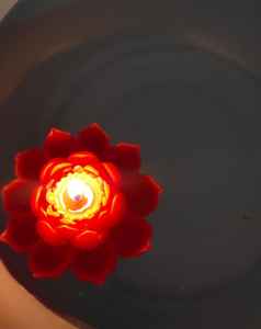 Vela Flotante de Gran Tamaño con Forma de Flor, Hecha a Mano con Cera de Parafina, Aromática, Decorativa, para Regalos, Festivales, Regalos Corporativos, Precio al por Mayor - Product Image 4